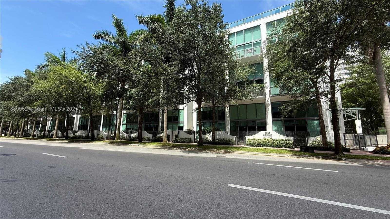 Small Image of 6000 COLLINS AVE #323, Miami Beach Number 32