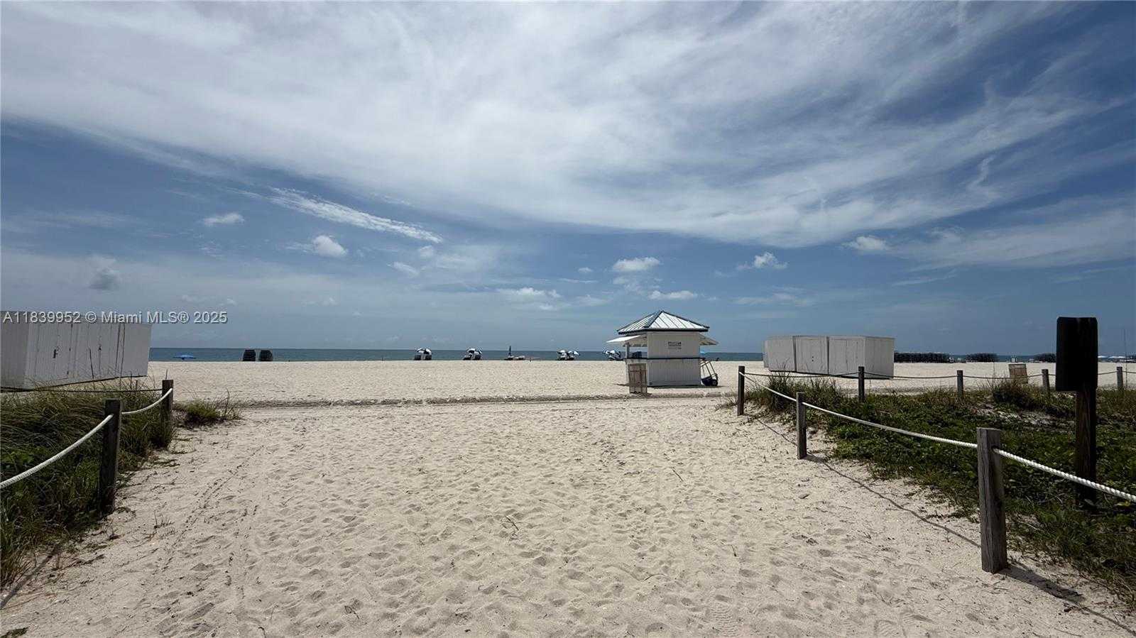 Small Image of 6000 COLLINS AVE #323, Miami Beach Number 35