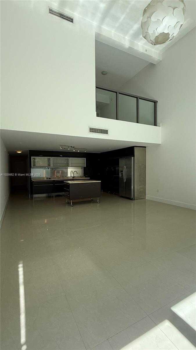 Small Image of 6000 COLLINS AVE #323, Miami Beach Number 4