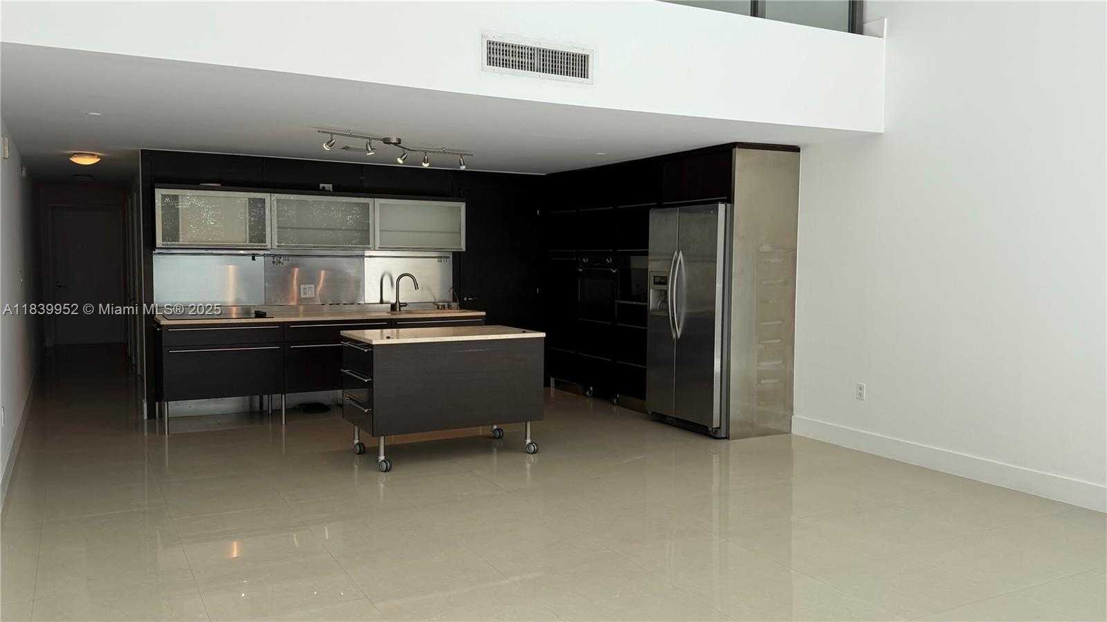 Small Image of 6000 COLLINS AVE #323, Miami Beach Number 6