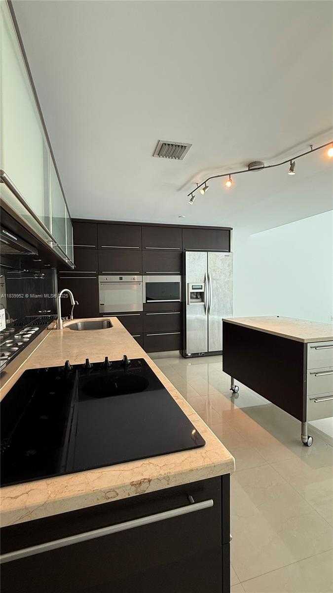 Small Image of 6000 COLLINS AVE #323, Miami Beach Number 9