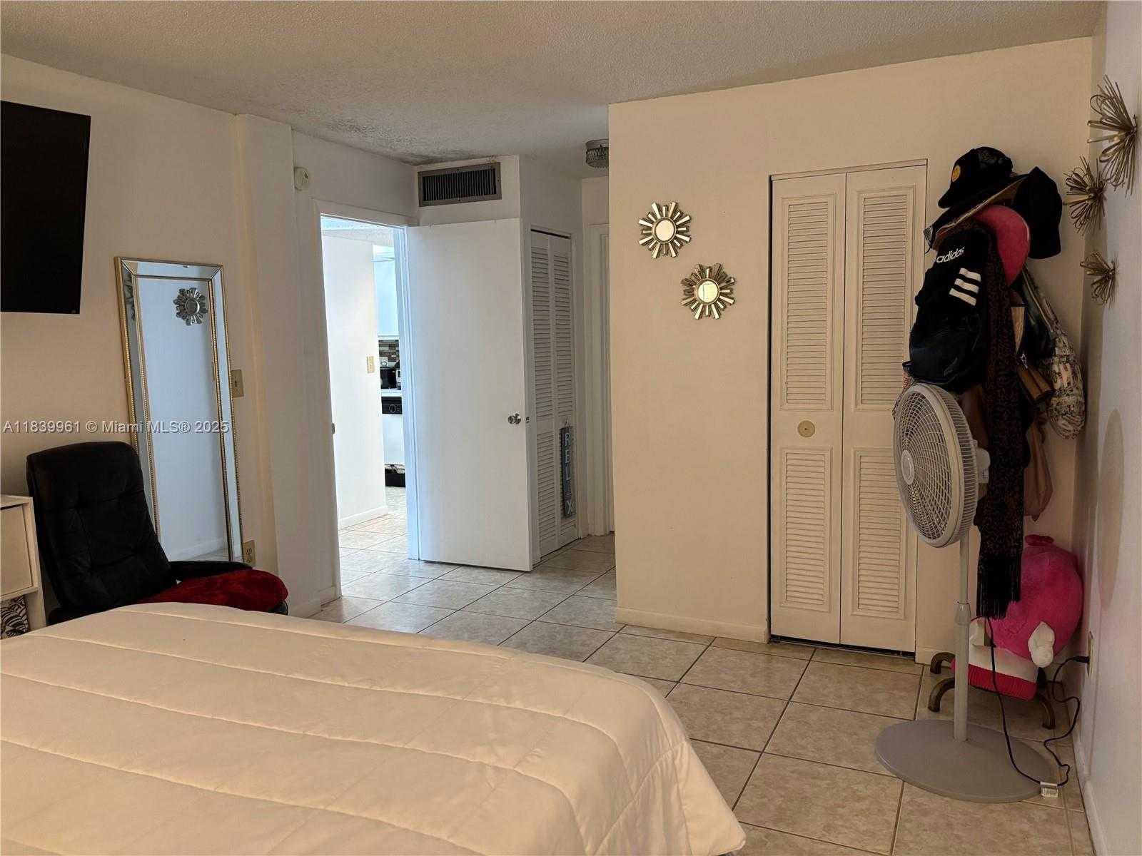 Small Image of 14525 N Kendall Dr, Miami, FL 33186, USA Number 11