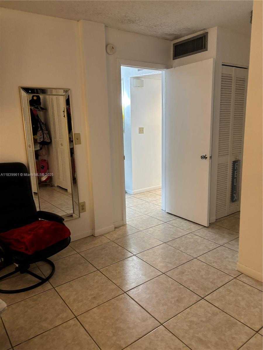 Small Image of 14525 N Kendall Dr, Miami, FL 33186, USA Number 13