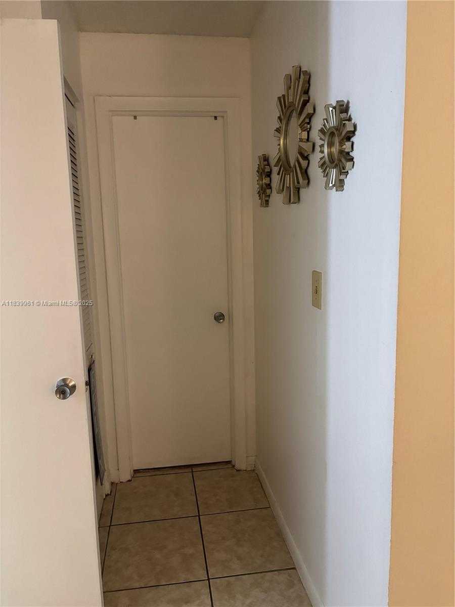 Small Image of 14525 N Kendall Dr, Miami, FL 33186, USA Number 15