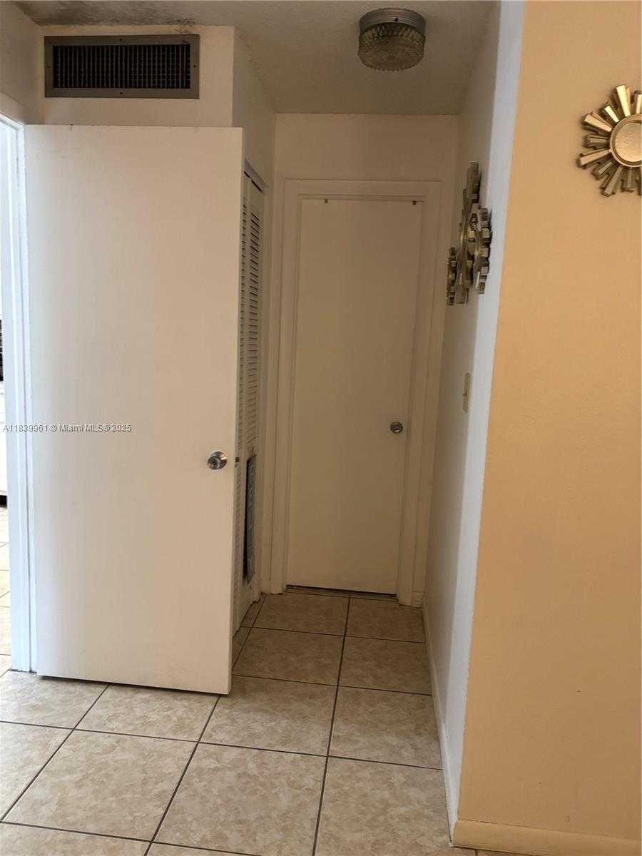 Small Image of 14525 N Kendall Dr, Miami, FL 33186, USA Number 16