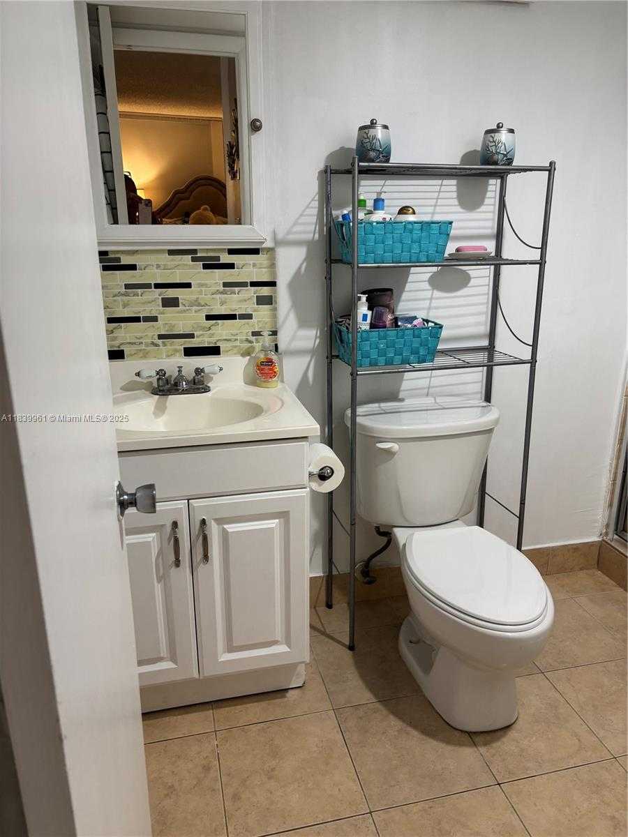 Small Image of 14525 N Kendall Dr, Miami, FL 33186, USA Number 17