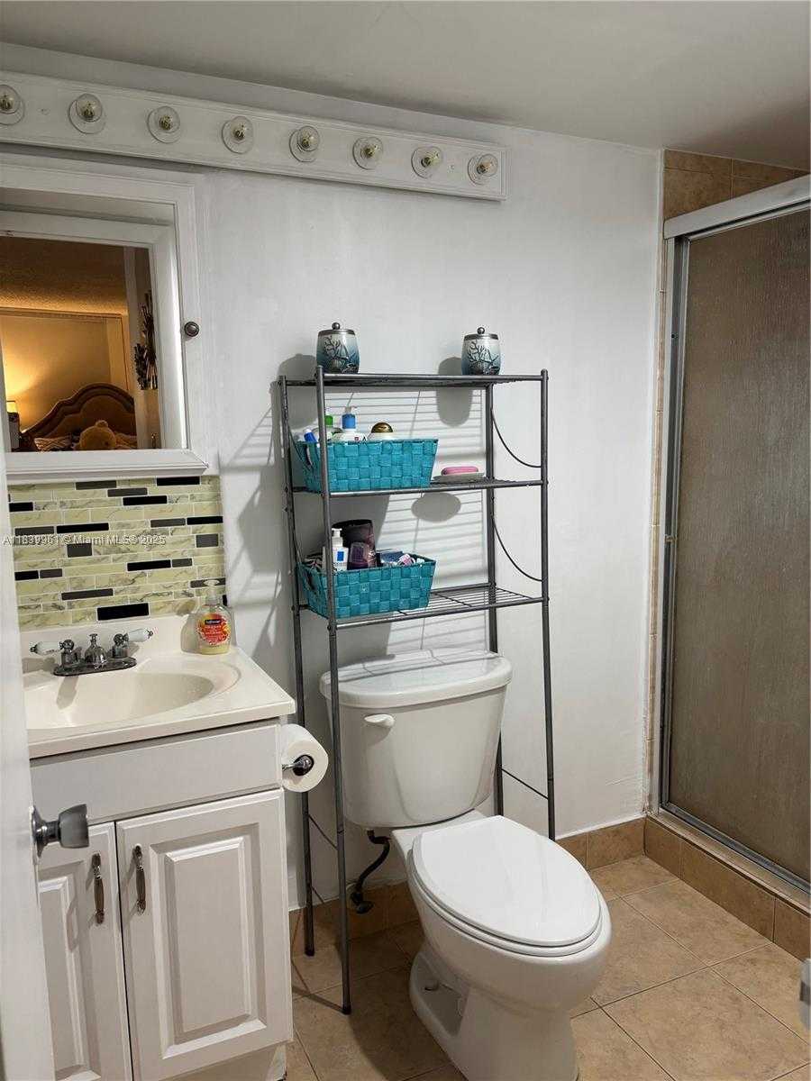 Small Image of 14525 N Kendall Dr, Miami, FL 33186, USA Number 18
