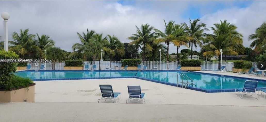 Small Image of 14525 N Kendall Dr, Miami, FL 33186, USA Number 21