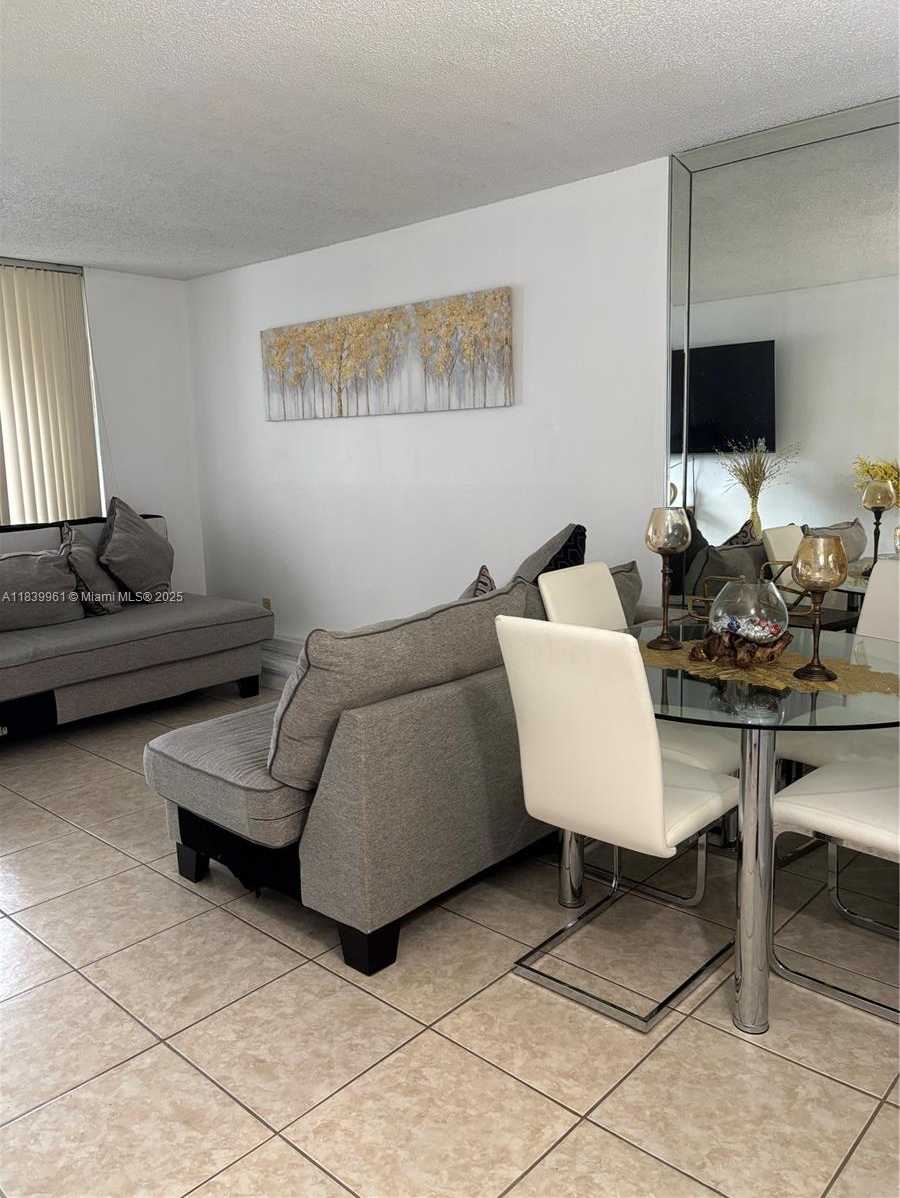 Small Image of 14525 N Kendall Dr, Miami, FL 33186, USA Number 5
