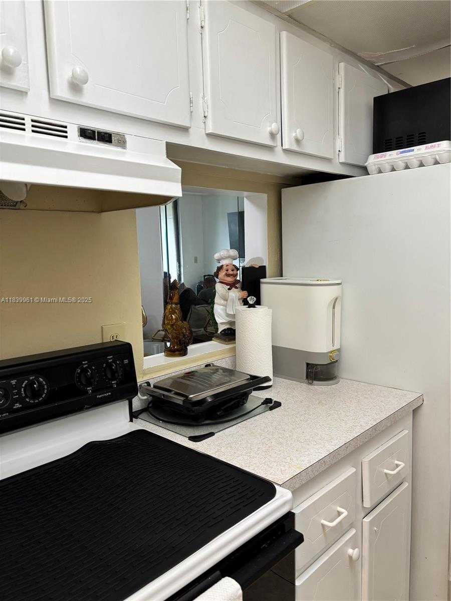 Small Image of 14525 N Kendall Dr, Miami, FL 33186, USA Number 8