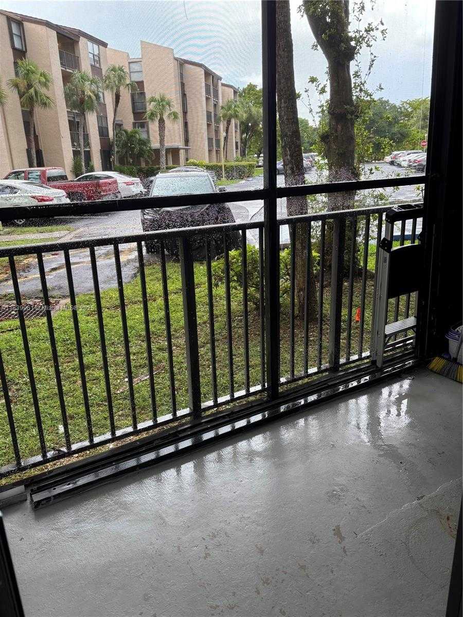 Small Image of 14525 N Kendall Dr, Miami, FL 33186, USA Number 9