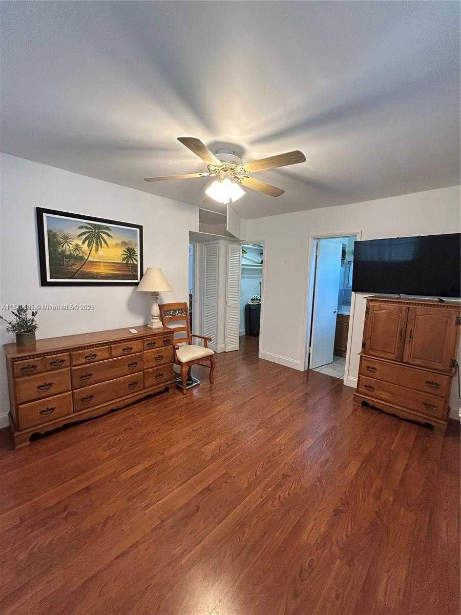 Small Image of 1717 RODMAN ST #15, Hollywood Number 10