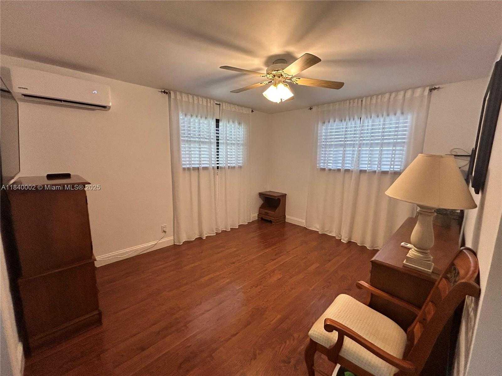 Small Image of 1717 RODMAN ST #15, Hollywood Number 11