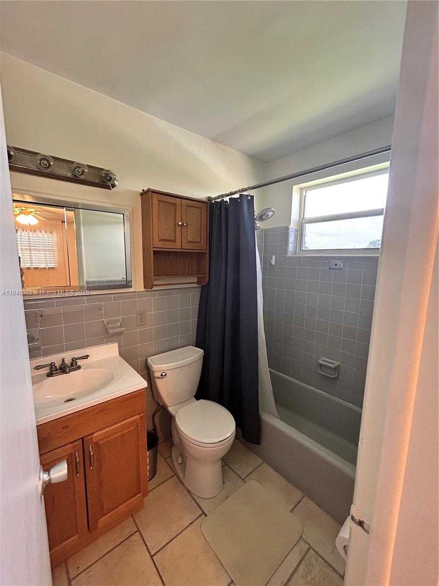 Small Image of 1717 RODMAN ST #15, Hollywood Number 13