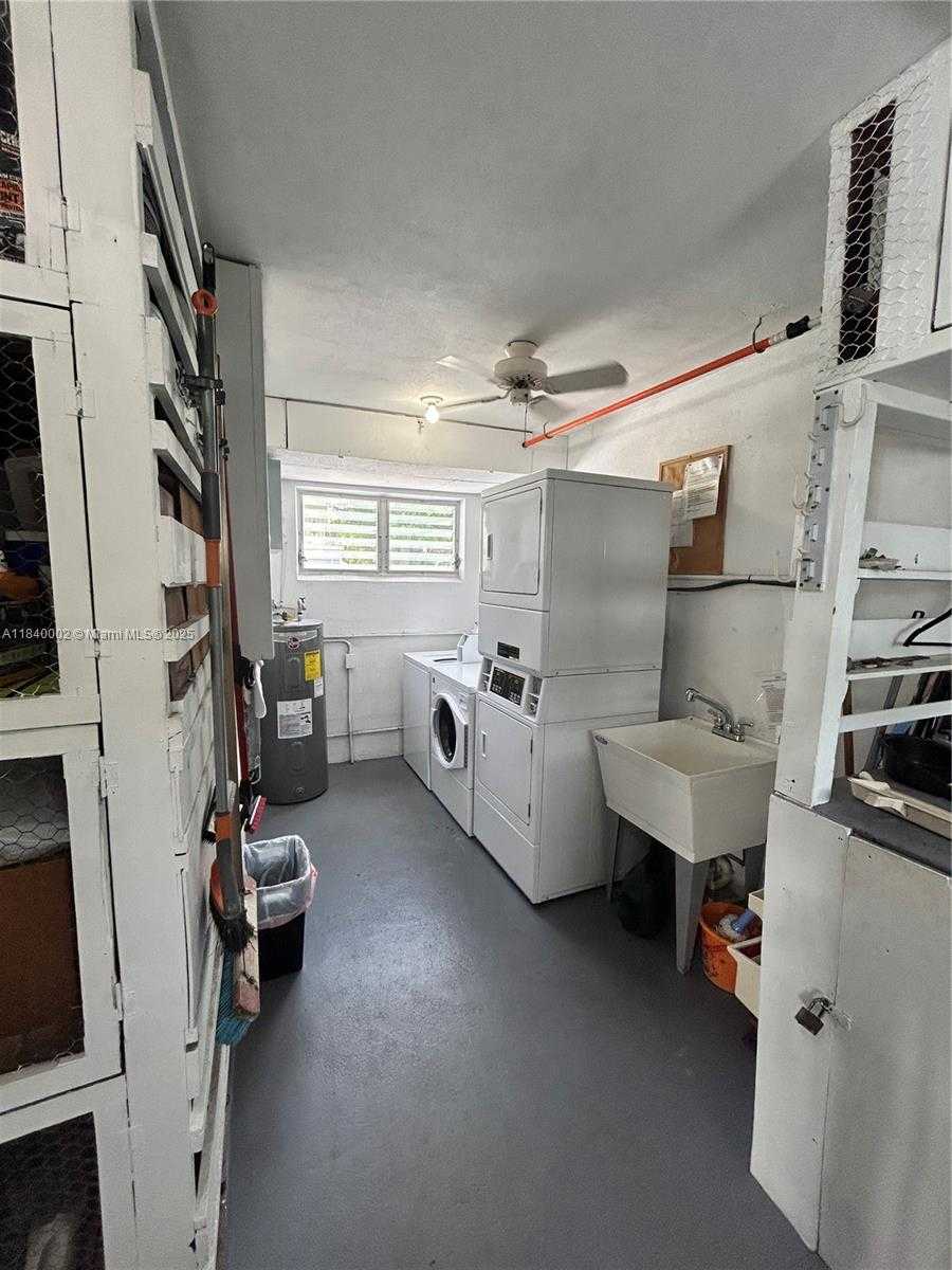 Small Image of 1717 RODMAN ST #15, Hollywood Number 14