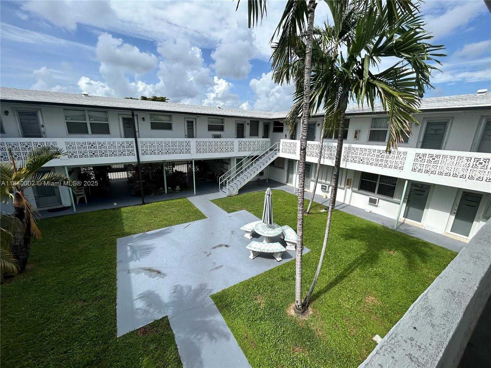 Small Image of 1717 RODMAN ST #15, Hollywood Number 15