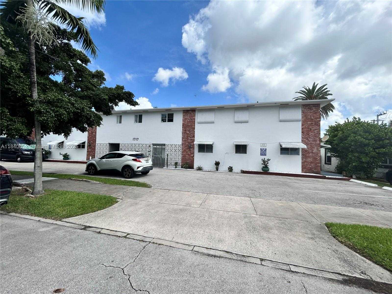 Small Image of 1717 RODMAN ST #15, Hollywood Number 17