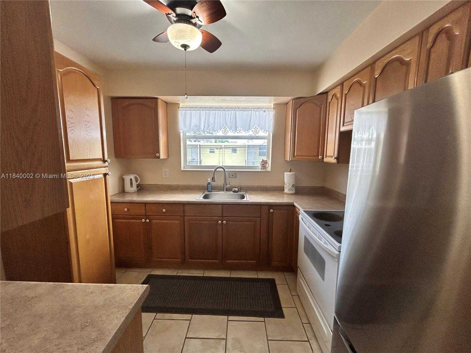 Small Image of 1717 RODMAN ST #15, Hollywood Number 6