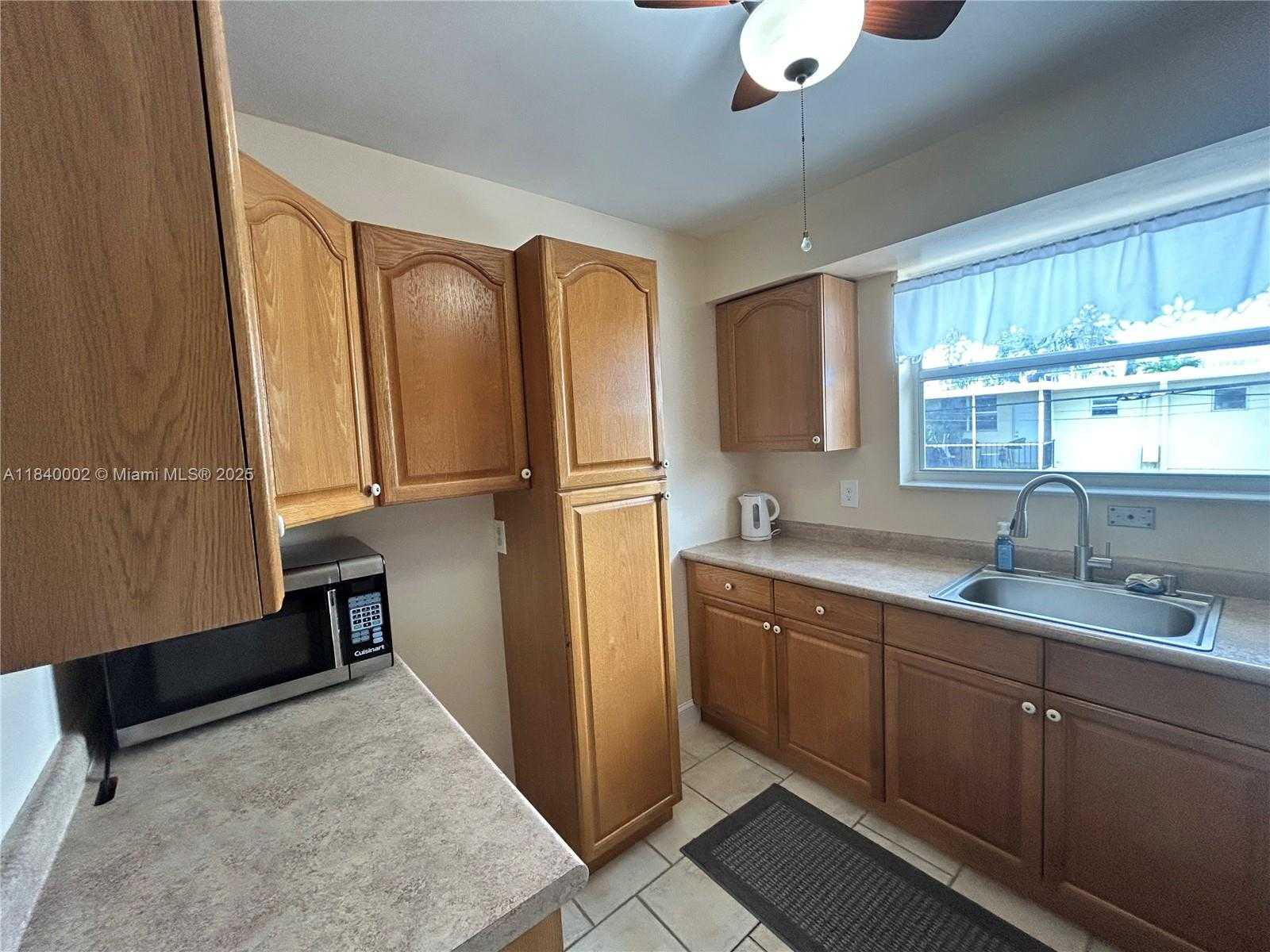 Small Image of 1717 RODMAN ST #15, Hollywood Number 7