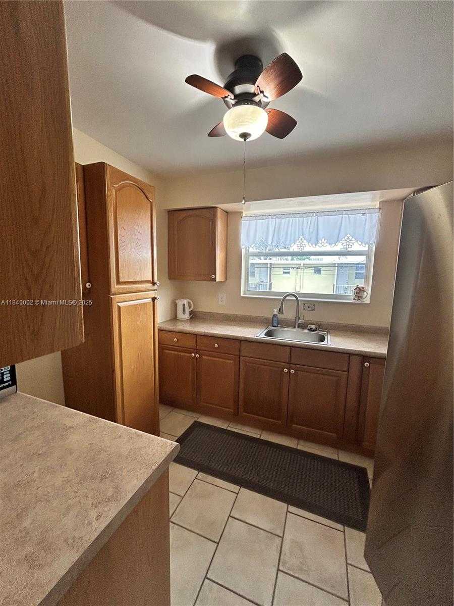 Small Image of 1717 RODMAN ST #15, Hollywood Number 8