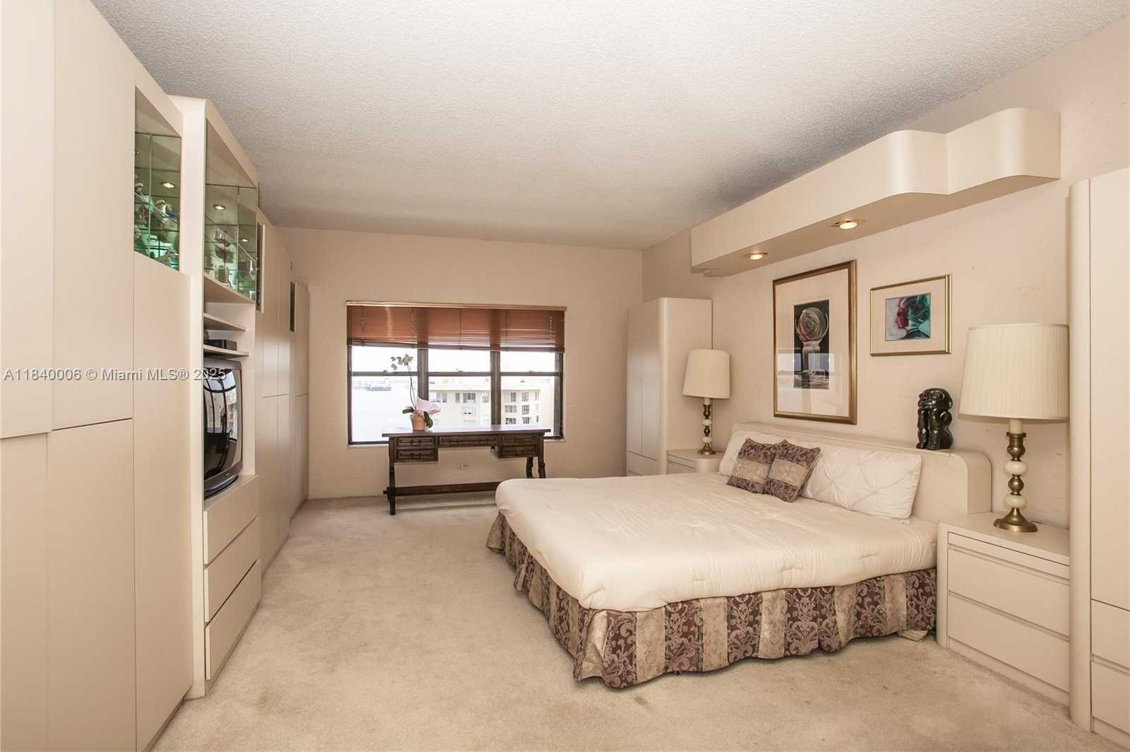 Small Image of 1800 NORTH EAST 114TH ST #PH06, Miami Number 14
