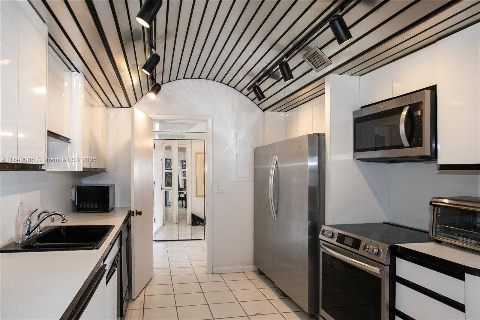 Small Image of 1800 NORTH EAST 114TH ST #PH06, Miami Number 6