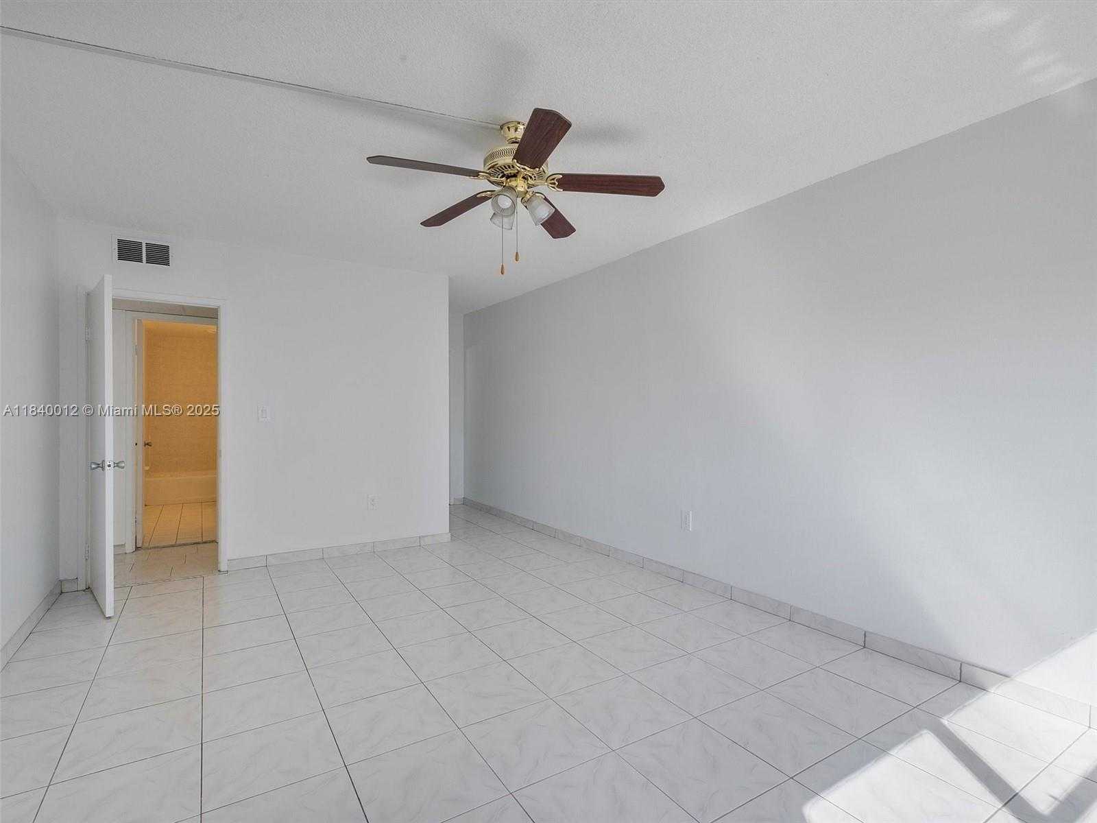 Small Image of 400 KINGS POINT DR #523, Sunny Isles Beach Number 13