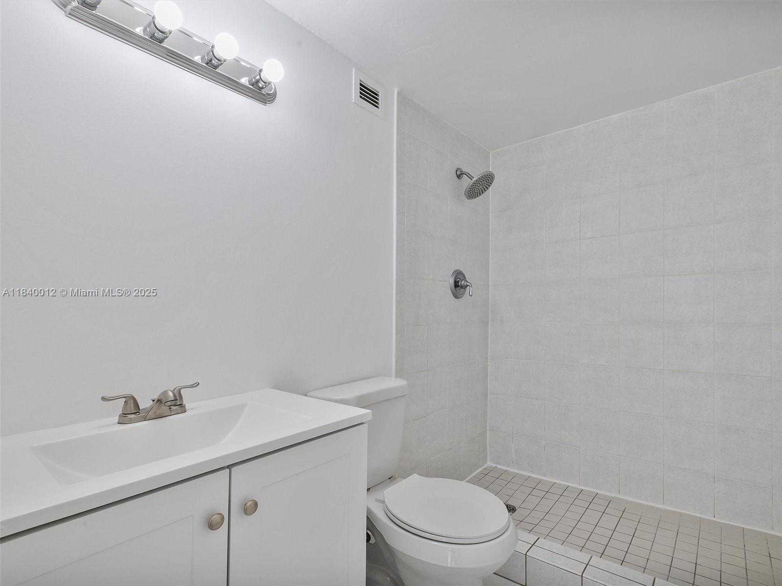 Small Image of 400 KINGS POINT DR #523, Sunny Isles Beach Number 14