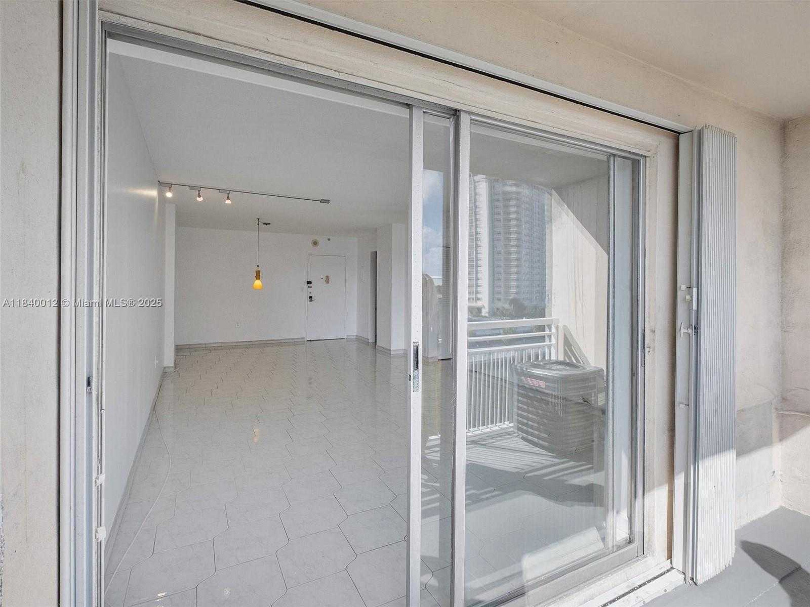 Small Image of 400 KINGS POINT DR #523, Sunny Isles Beach Number 20