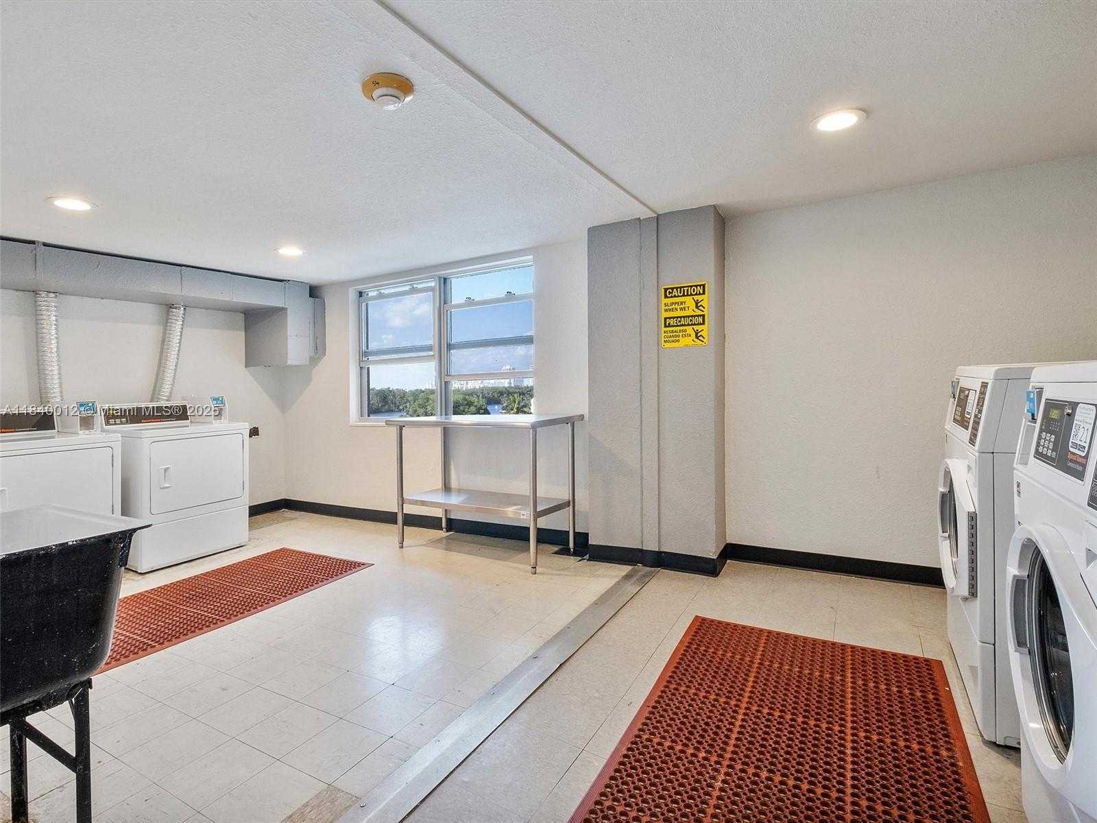 Small Image of 400 KINGS POINT DR #523, Sunny Isles Beach Number 22