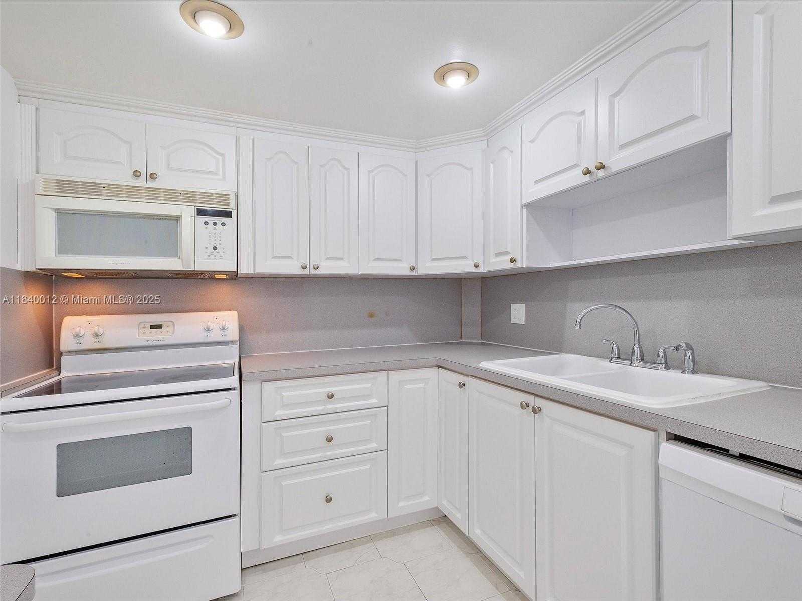Small Image of 400 KINGS POINT DR #523, Sunny Isles Beach Number 7