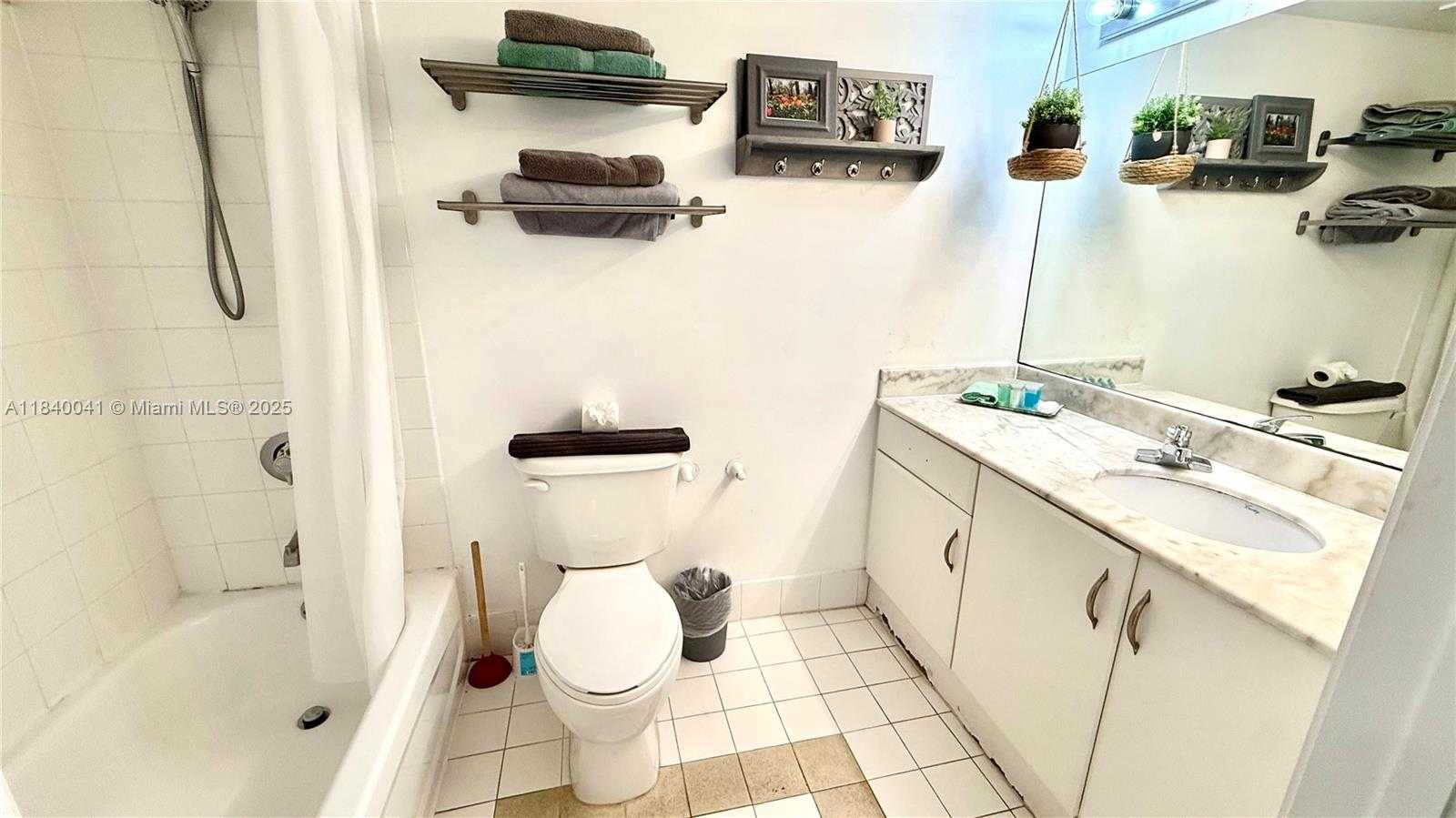 Small Image of 1200 BRICKELL BAY DR #2216, Miami Number 13