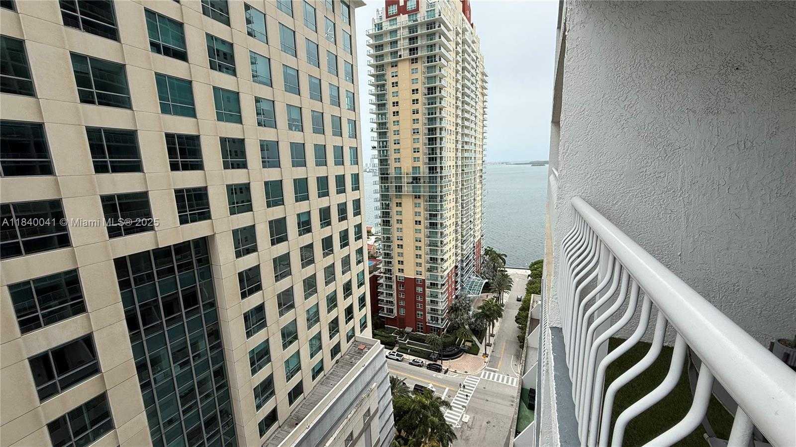 Small Image of 1200 BRICKELL BAY DR #2216, Miami Number 14