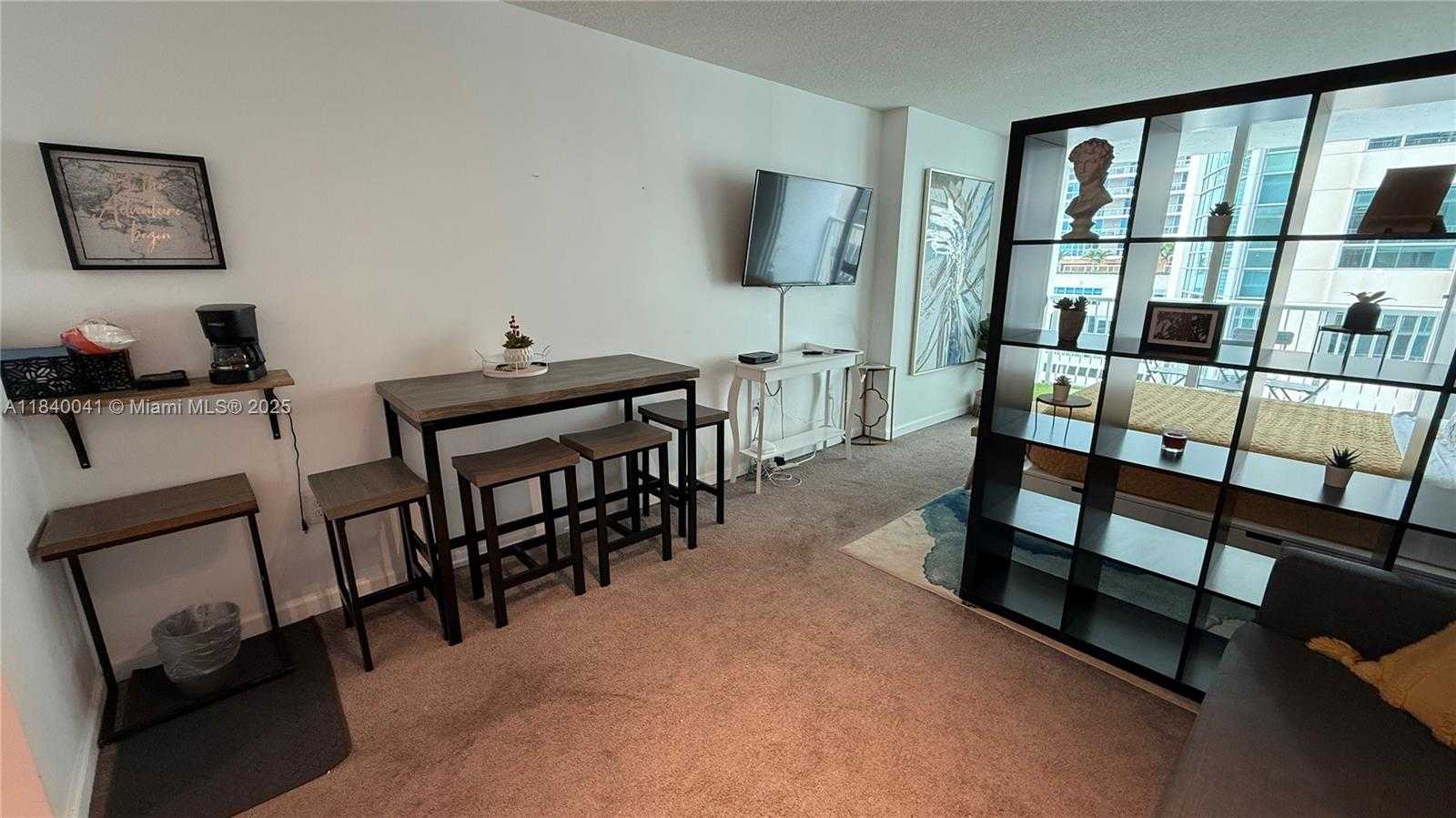 Small Image of 1200 BRICKELL BAY DR #2216, Miami Number 4