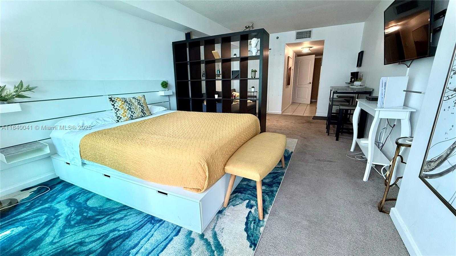 Small Image of 1200 BRICKELL BAY DR #2216, Miami Number 5