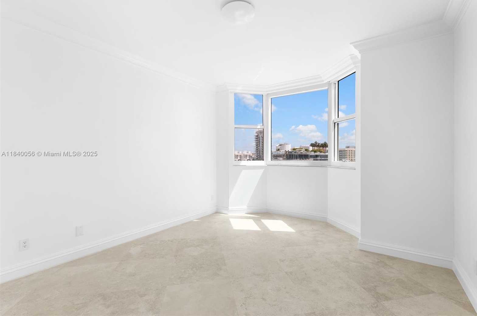 Small Image of 300 SOUTH POINTE DRIVE #801, Miami Beach Number 25