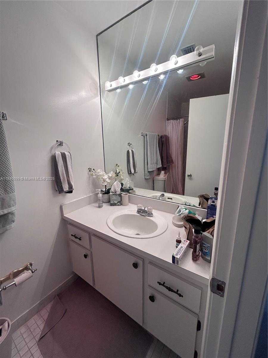 Small Image of 324 POINCIANA DR #906, Sunny Isles Beach Number 22