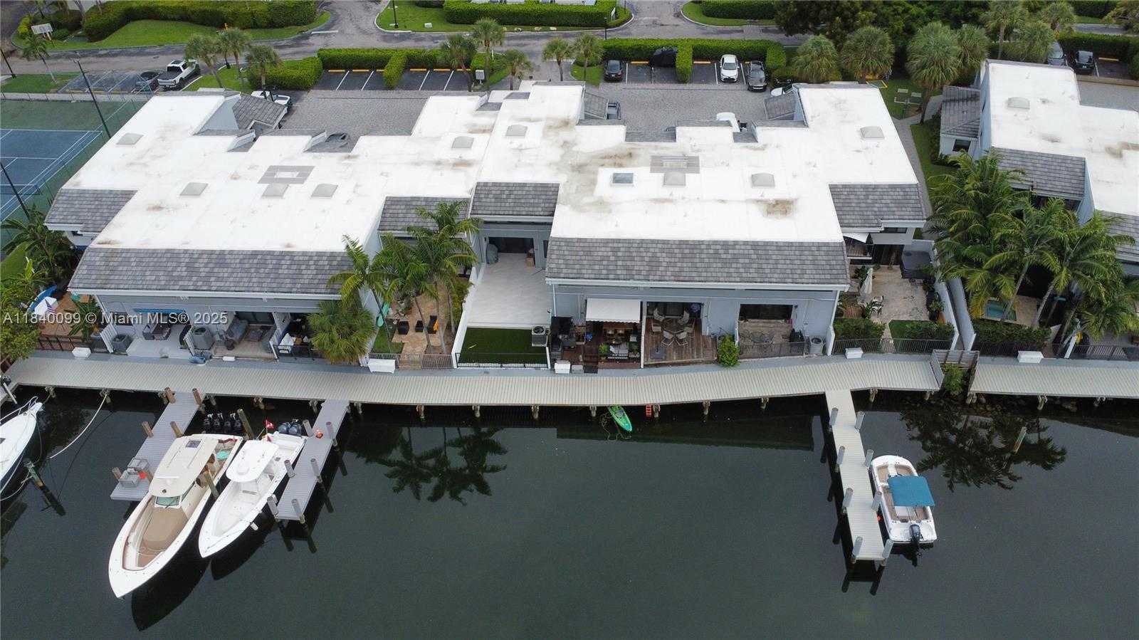 Small Image of 324 POINCIANA DR #906, Sunny Isles Beach Number 4