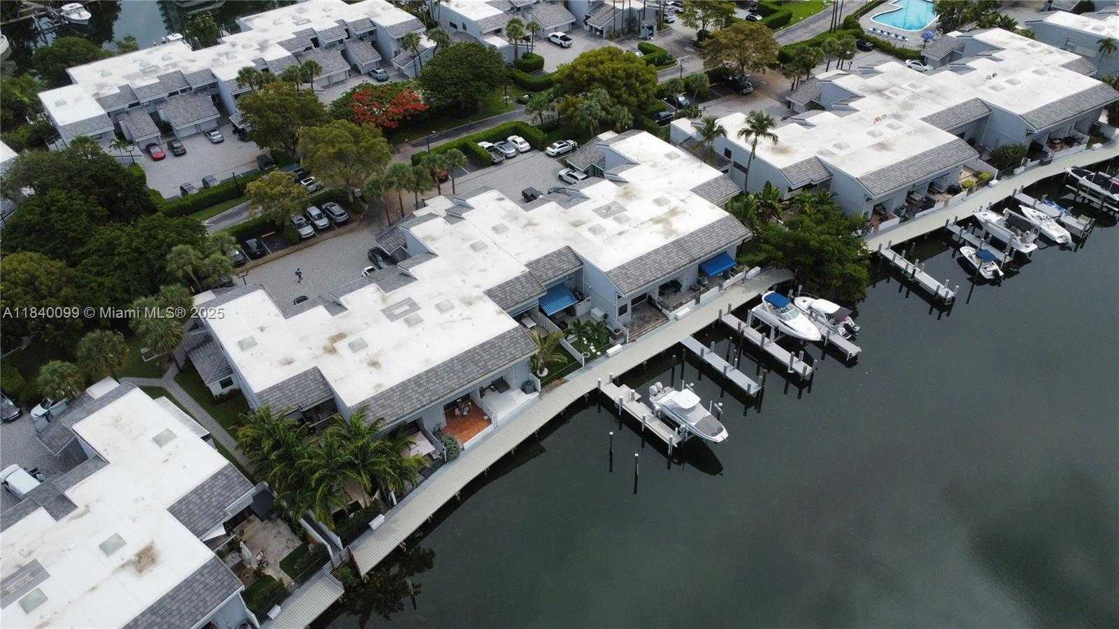 Small Image of 324 POINCIANA DR #906, Sunny Isles Beach Number 7