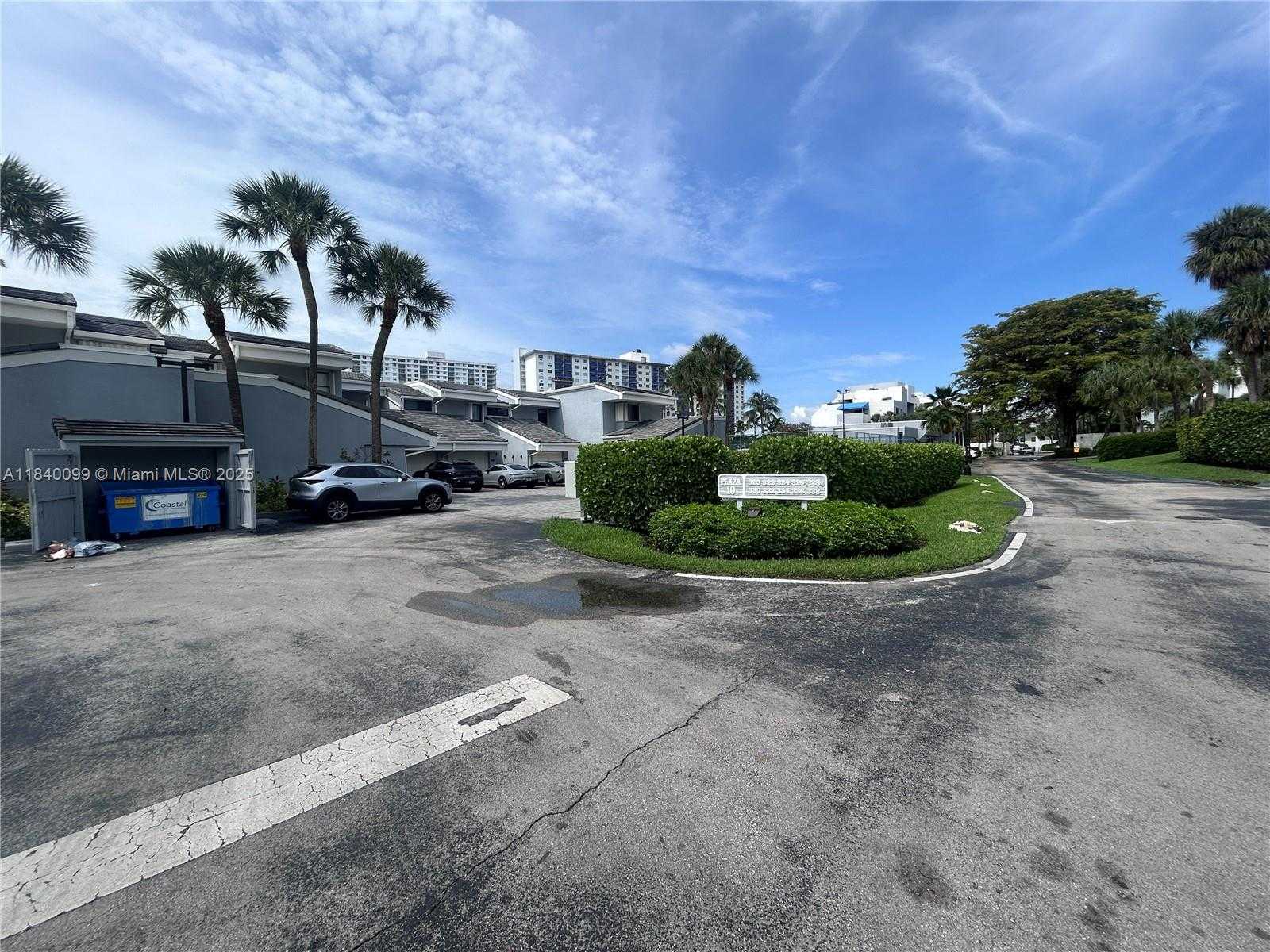 Small Image of 324 POINCIANA DR #906, Sunny Isles Beach Number 9