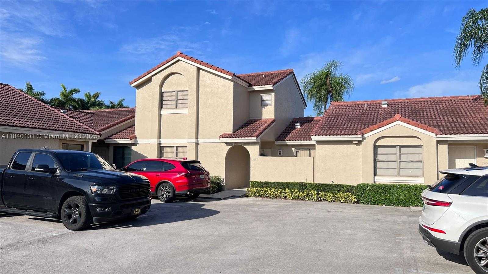 Small Image of 6169 NORTH WEST 170TH TER, Hialeah Number 2