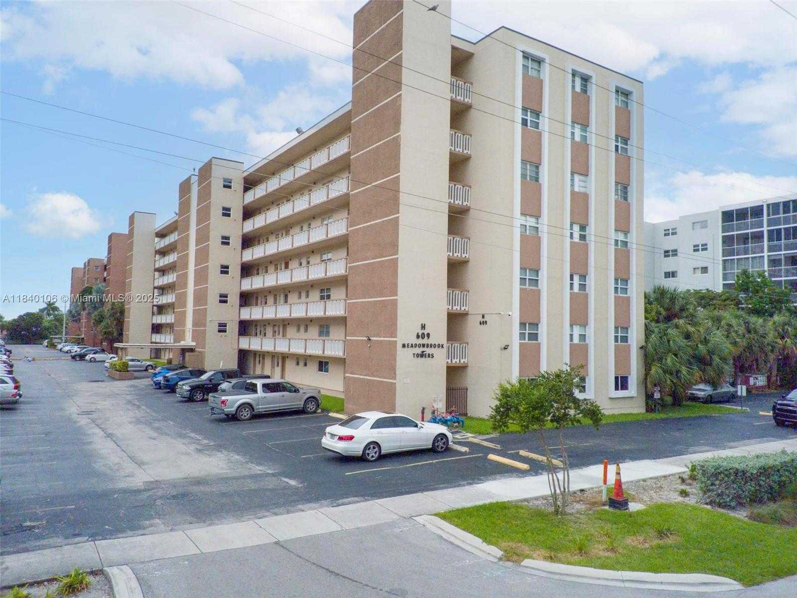 Small Image of 609 NORTH EAST 14TH AVE #603, Hallandale Beach Number 2