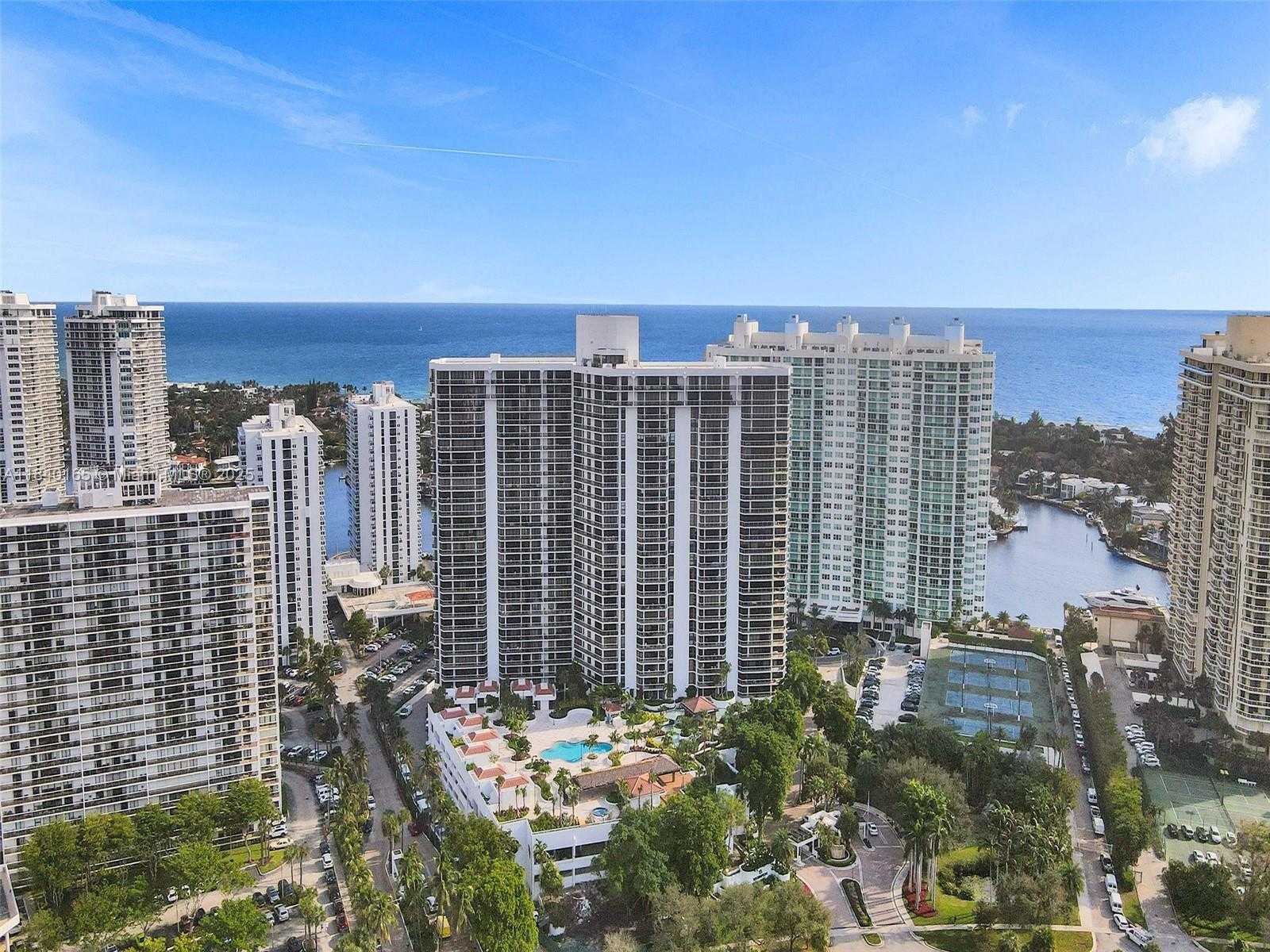 Small Image of 20281 EAST COUNTRY CLUB DR #704, Aventura Number 2