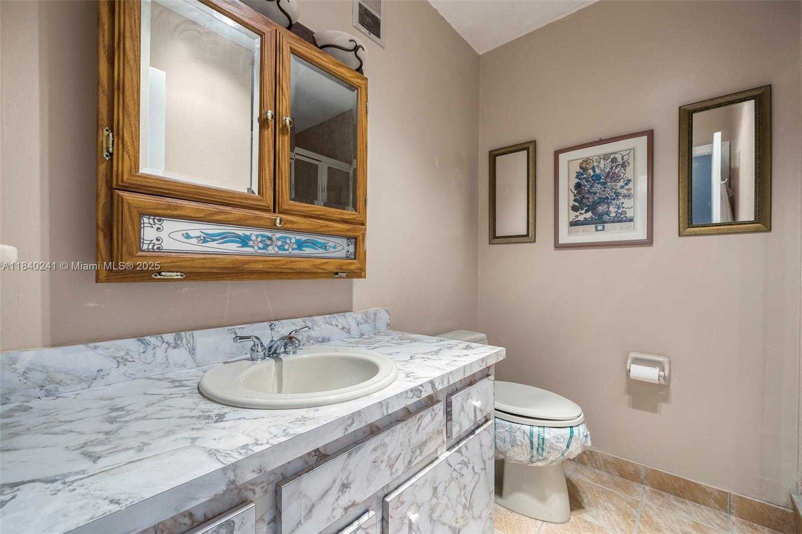 Small Image of 5300 WASHINGTON ST #Q207, Hollywood Number 11