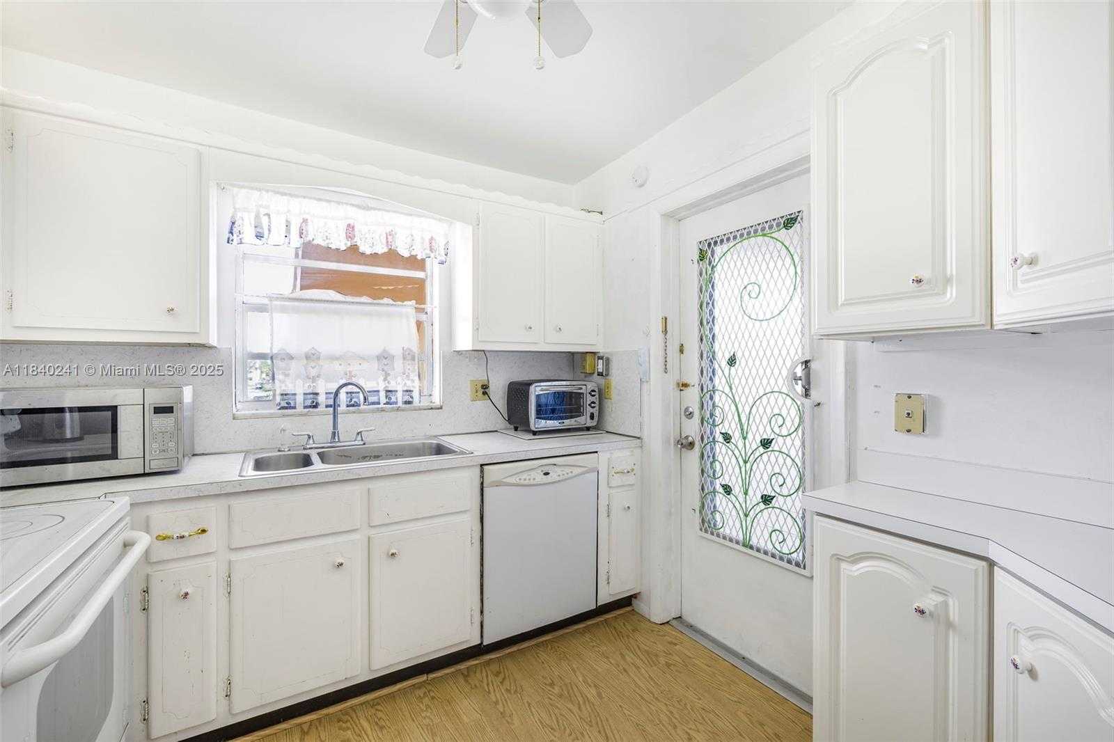 Small Image of 5300 WASHINGTON ST #Q207, Hollywood Number 3