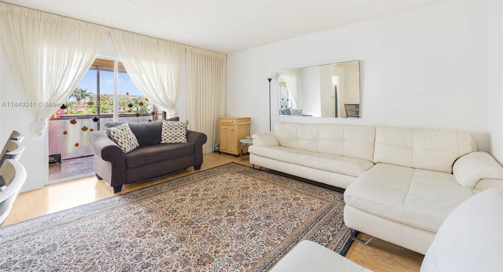 Small Image of 5300 WASHINGTON ST #Q207, Hollywood Number 7