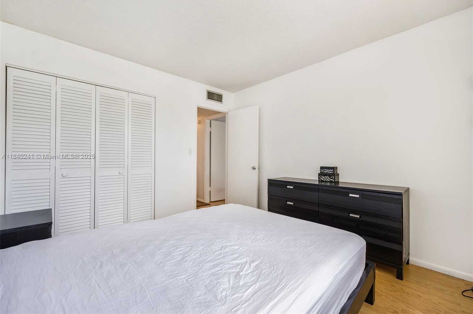 Small Image of 5300 WASHINGTON ST #Q207, Hollywood Number 9