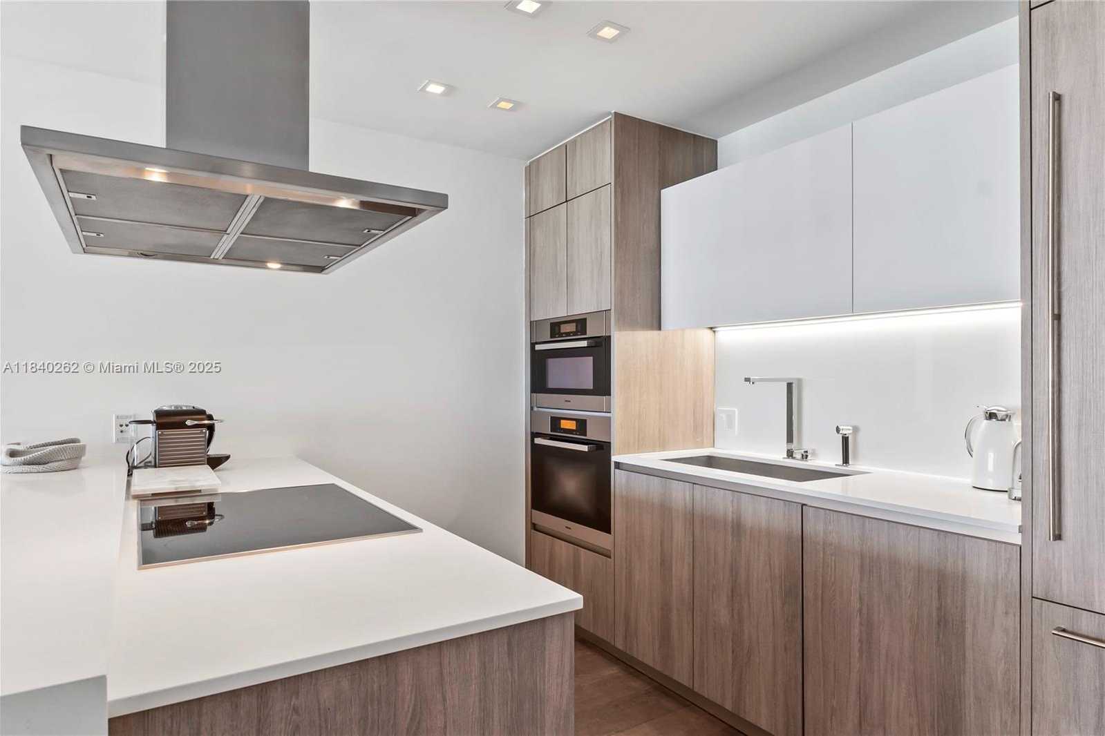 Small Image of 360 OCEAN DR #704S, Key Biscayne Number 13