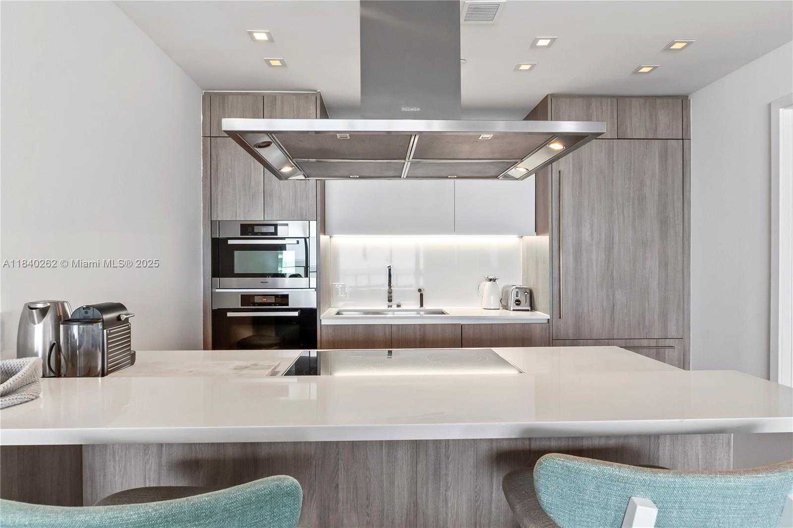 Small Image of 360 OCEAN DR #704S, Key Biscayne Number 14