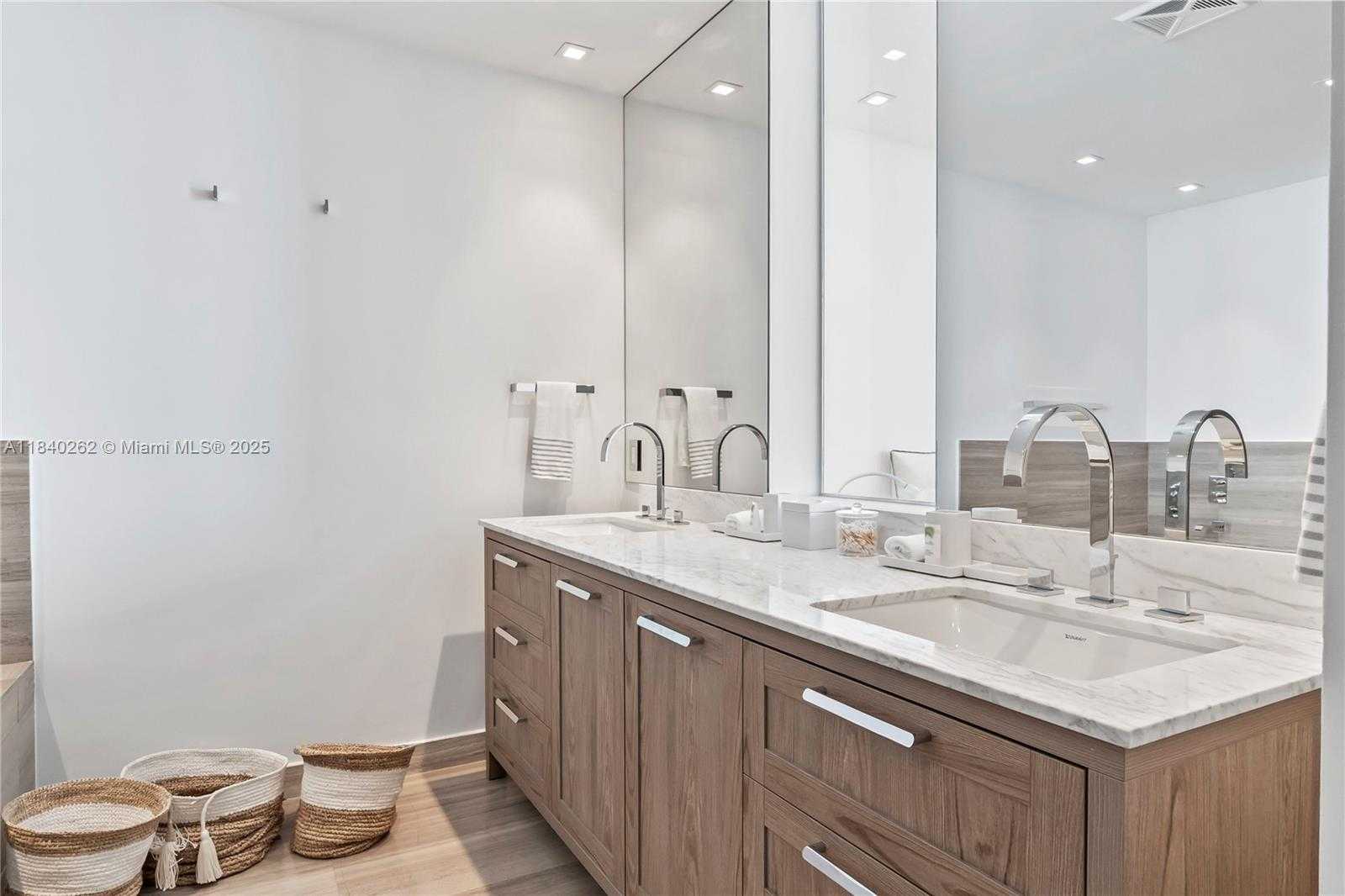 Small Image of 360 OCEAN DR #704S, Key Biscayne Number 23